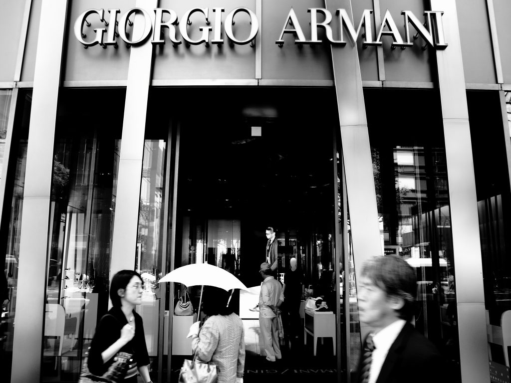 是什么让Armani品牌店如此吸引你？ - 资讯中心 - 深圳市极成光电有限公司